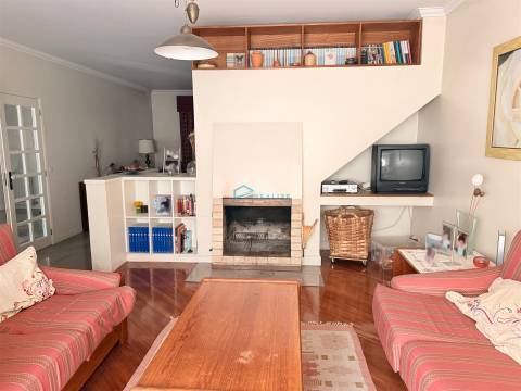 Moradia Espaçosa T5 em Montezelos