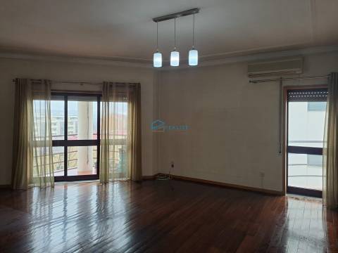 Apartamento T4 Venda em Vila Real (Nossa Senhora da Conceição, São Pedro e São Dinis),Vila Real