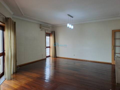 Apartamento T4 Venda em Vila Real (Nossa Senhora da Conceição, São Pedro e São Dinis),Vila Real