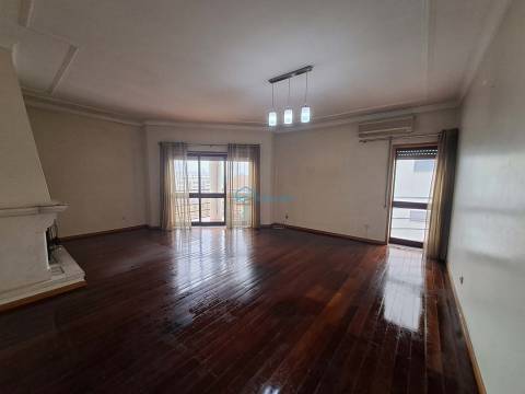 Apartamento T4 Venda em Vila Real (Nossa Senhora da Conceição, São Pedro e São Dinis),Vila Real