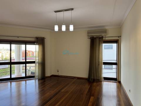 Apartamento T4 Venda em Vila Real (Nossa Senhora da Conceição, São Pedro e São Dinis),Vila Real