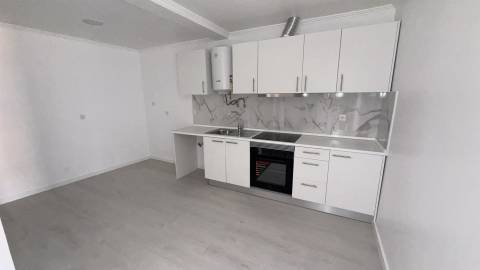 Andar Moradia T2 Venda em Funchal (São Pedro),Funchal