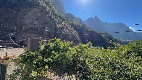 Moradia para Restaurar T2 Venda em Curral das Freiras,Câmara de Lobos