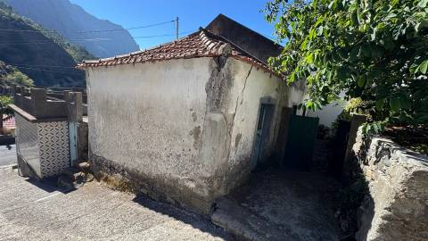 Moradia para Restaurar T2 Venda em Curral das Freiras,Câmara de Lobos