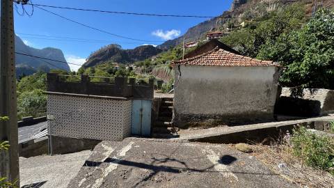 Moradia para Restaurar T2 Venda em Curral das Freiras,Câmara de Lobos