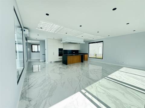 Moradia Isolada T3 Venda em Santa Cruz,Santa Cruz