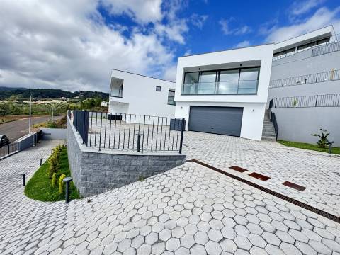 Moradia Isolada T3 Venda em Santa Cruz,Santa Cruz