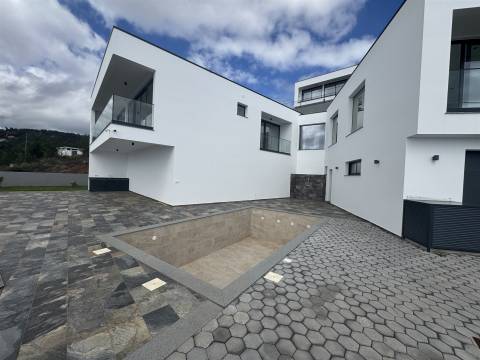 Moradia Isolada T3 Venda em Santa Cruz,Santa Cruz