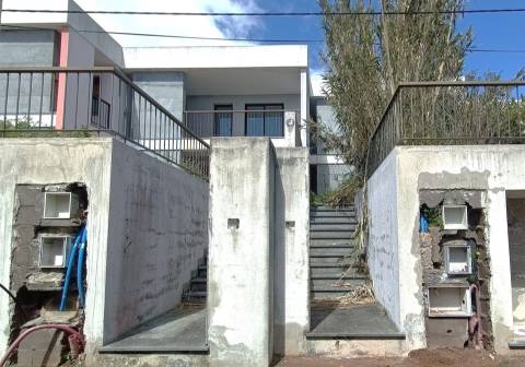 Moradia em Banda T3 Venda em Gaula,Santa Cruz