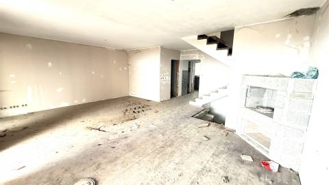 Moradia em Banda T3 Venda em Gaula,Santa Cruz