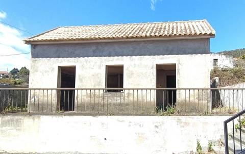 Moradia em Banda T3 Venda em Gaula,Santa Cruz