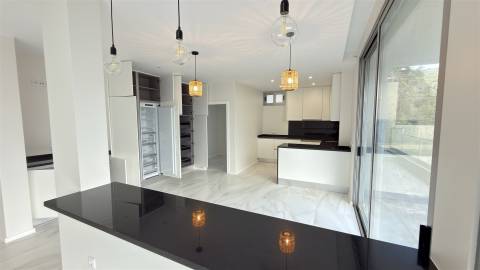 🏡 Moradia T3 de Luxo - Piscina Panorâmica e Vista Mar Definitiva