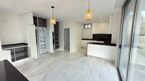🏡 Moradia T3 de Luxo - Piscina Panorâmica e Vista Mar Definitiva
