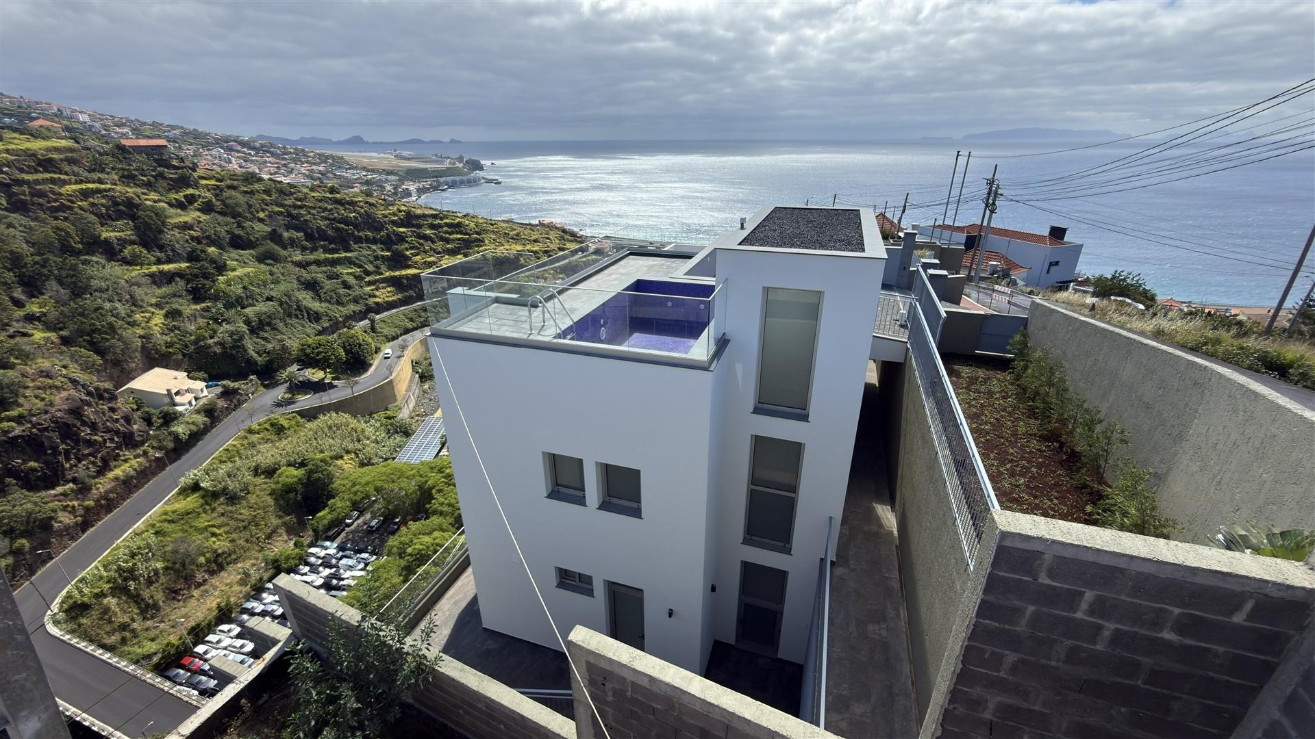 🏡 Moradia T3 de Luxo - Piscina Panorâmica e Vista Mar Definitiva