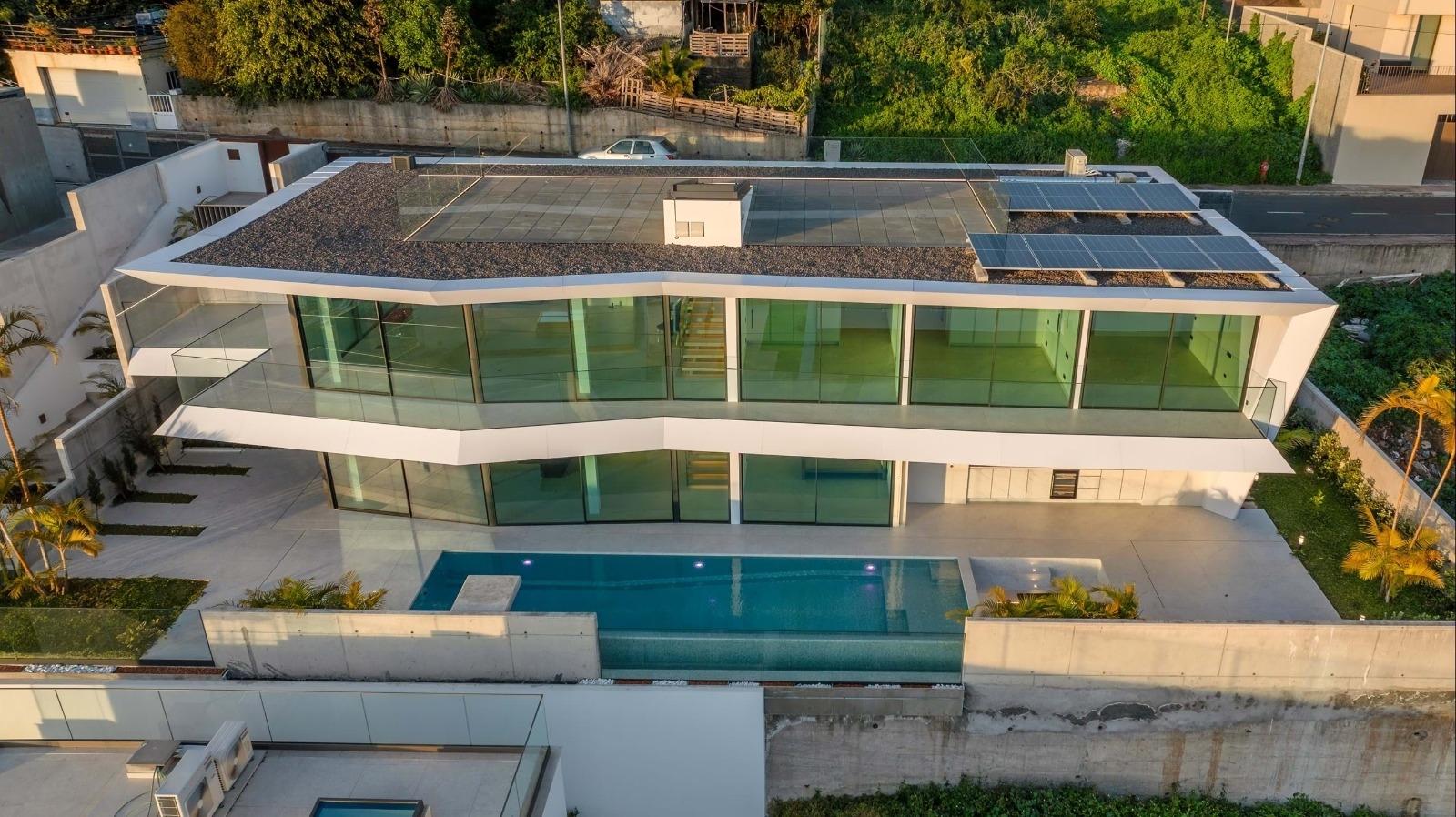 Vista Atlântico | Moradia T4 Exclusiva  e Design Contemporâneo no Funchal