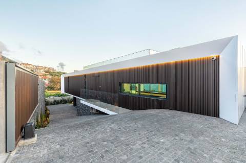 Vista Atlântico | Moradia T4 Exclusiva  e Design Contemporâneo no Funchal