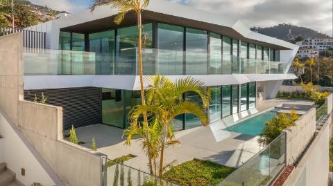 Vista Atlântico | Moradia T4 Exclusiva  e Design Contemporâneo no Funchal