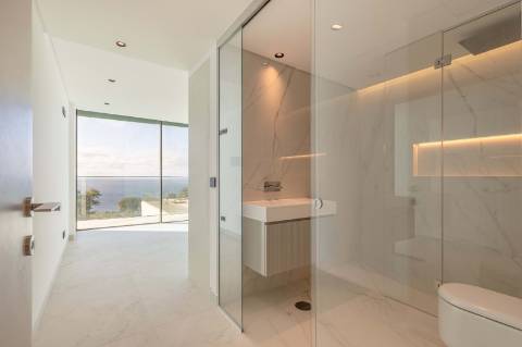 Vista Atlântico | Moradia T4 Exclusiva  e Design Contemporâneo no Funchal