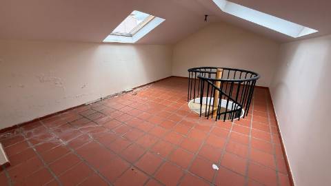 Apartamento T1+1 DUPLEX Venda em Funchal (São Pedro),Funchal