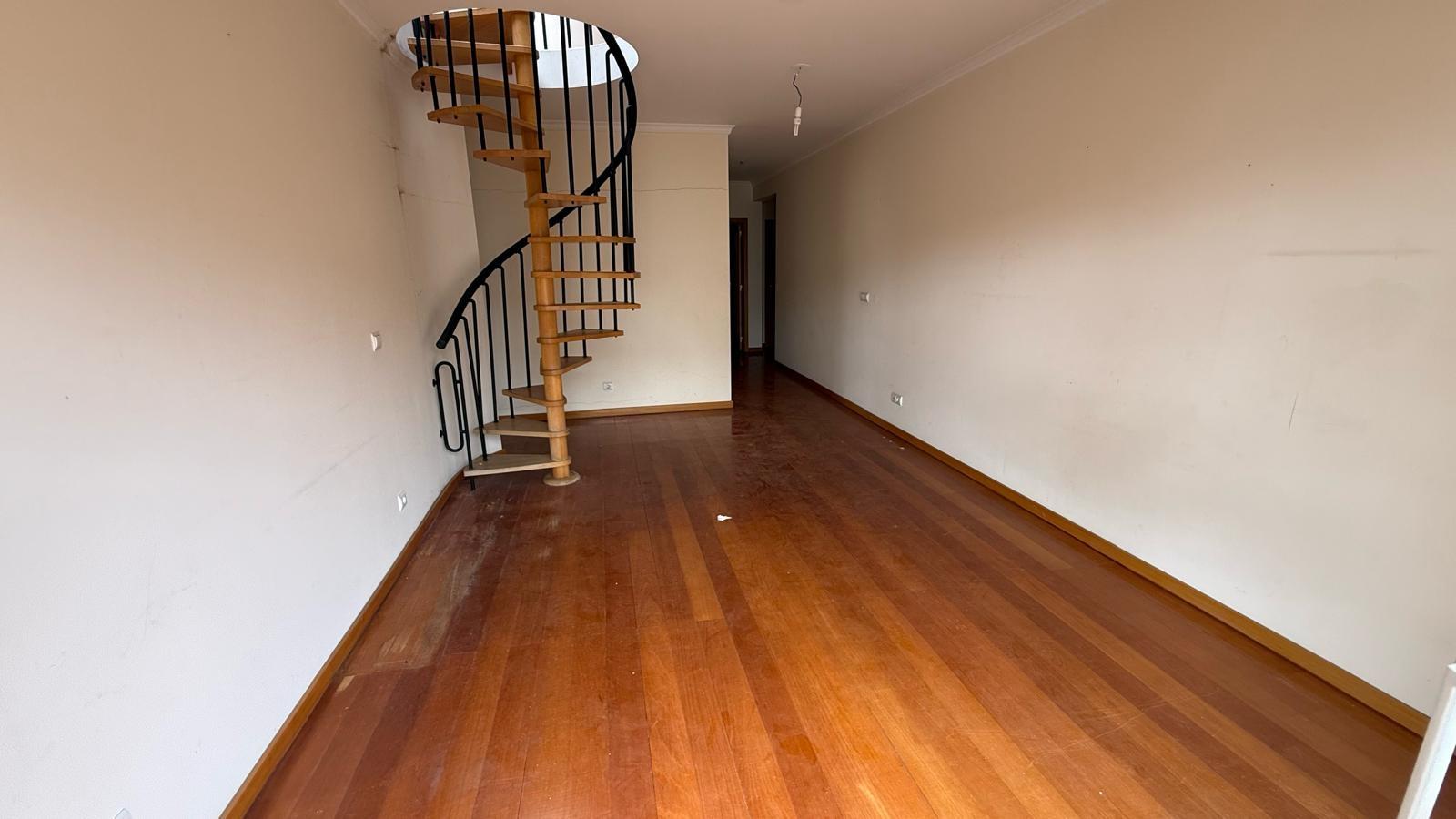 Apartamento T1+1 DUPLEX Venda em Funchal (São Pedro),Funchal