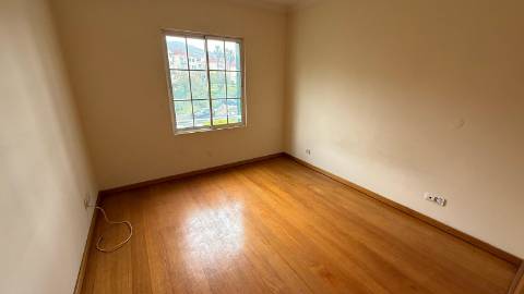 Apartamento T1+1 DUPLEX Venda em Funchal (São Pedro),Funchal