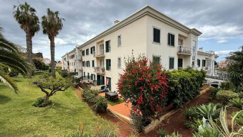 Apartamento T1+1 DUPLEX Venda em Funchal (São Pedro),Funchal