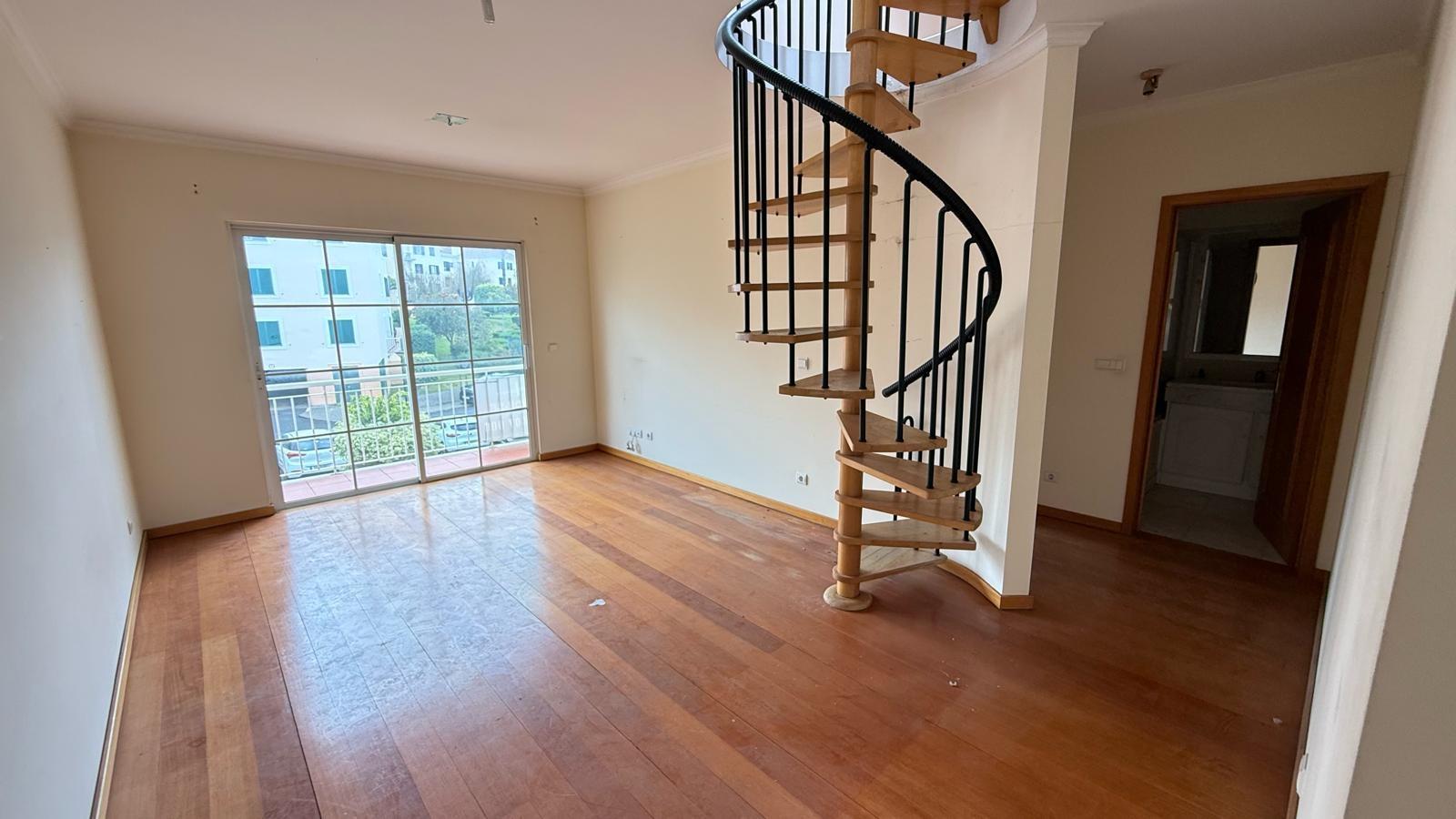 Apartamento T1+1 DUPLEX Venda em Funchal (São Pedro),Funchal