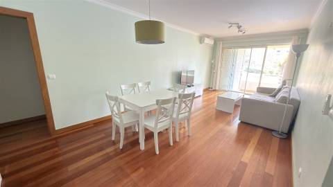 Apartamento T2 Arrendamento em São Martinho,Funchal