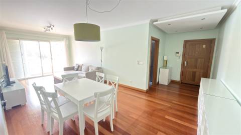 Apartamento T2 Arrendamento em São Martinho,Funchal