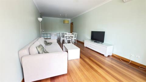 Apartamento T2 Arrendamento em São Martinho,Funchal