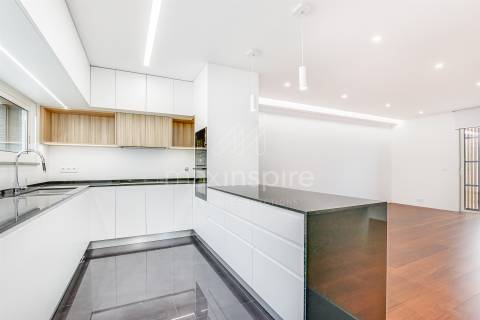 Moradia Contemporânea T3- 10m Parede