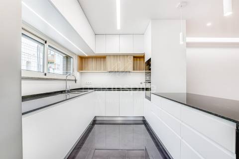 Moradia Contemporânea T3- 10m Parede