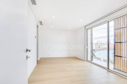 Moradia Contemporânea T3- 10m Parede