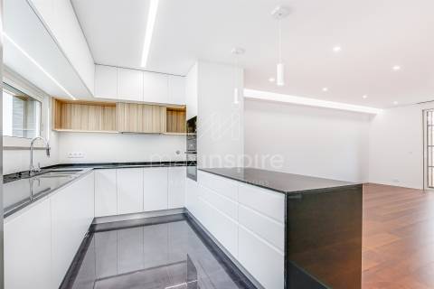 Moradia Contemporânea T3- Vista Mar- 10m Parede