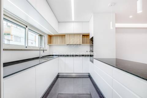 Moradia Contemporânea T3- Vista Mar- 10m Parede