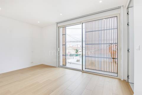 Moradia Contemporânea T3- Vista Mar- 10m Parede