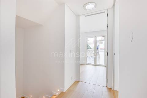 Moradia Contemporânea T3- Vista Mar- 10m Parede