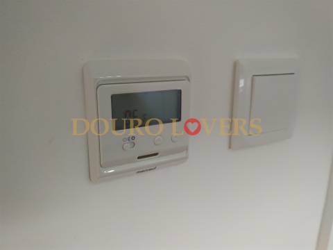 Apartamento T4 renovado na rua Nossa Senhora de Fátima, Boavista