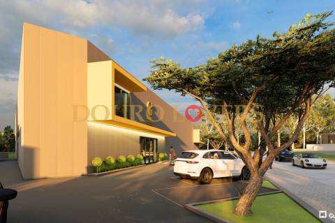 Terreno industrial com projeto aprovado para construção de 2 armazéns na zona Industrial em Serzedo.