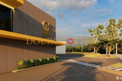 Terreno industrial com projeto aprovado para construção de 2 armazéns na zona Industrial em Serzedo.