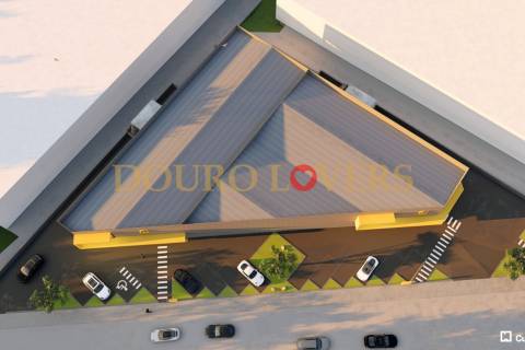 Terreno industrial com projeto aprovado para construção de 2 armazéns na zona Industrial em Serzedo.