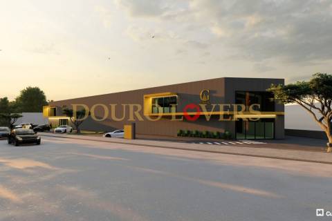 Terreno industrial com projeto aprovado para construção de 2 armazéns na zona Industrial em Serzedo.