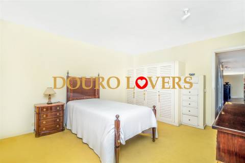 Apartamento T3 para venda na Foz do Douro, junto à Universidade Católica