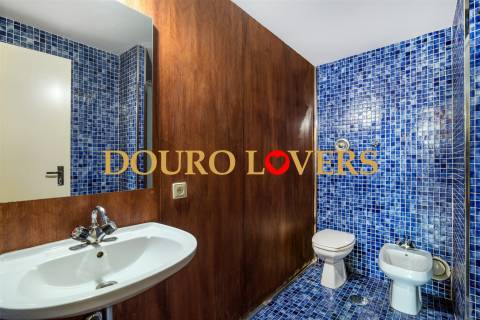 Apartamento T3 para venda na Foz do Douro, junto à Universidade Católica