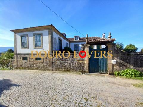 Quinta com vinha e jardim em Sande, São Lourenço