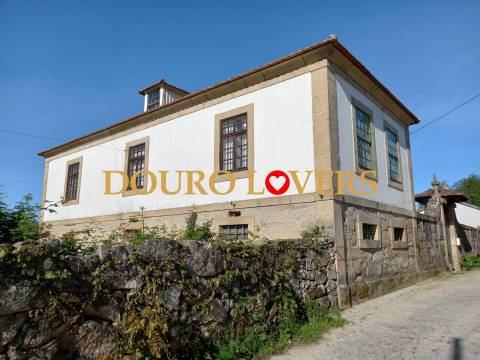 Quinta com vinha e jardim em Sande, São Lourenço