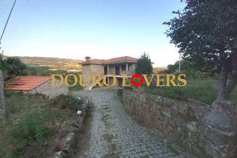 Quinta da Veiga,  casa senhorial antiga inserida em quinta