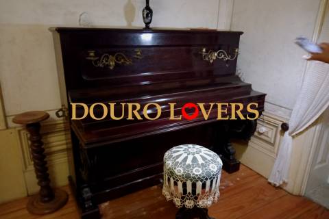 Quinta da Veiga,  casa senhorial antiga inserida em quinta