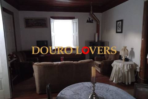 Quinta da Veiga,  casa senhorial antiga inserida em quinta