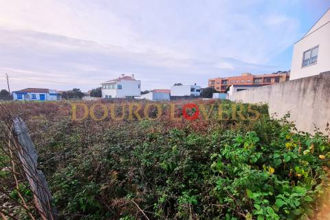 Terreno Urbano com 480m2 - São Félix da Marinha - Vila Nova de Gaia
